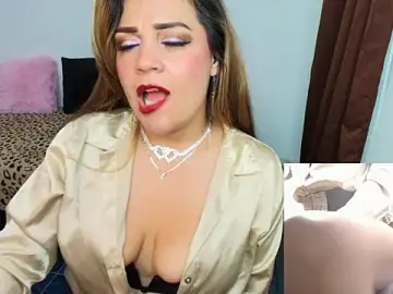 Stripchat Adult Webcam of Paulina-Becerraa