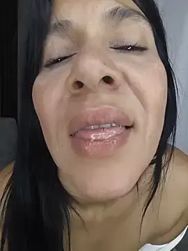 Stripchat Live Sex Cam of Camillemonroe_