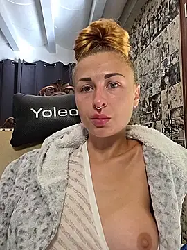 Stripchat Live Porn of kylie_blck