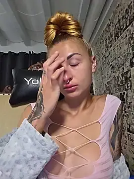 Stripchat Nude Webcam of kylie_blck
