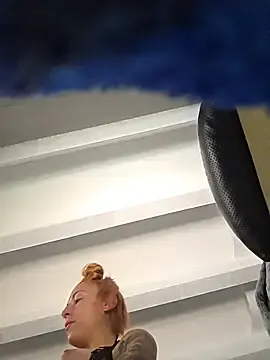 Stripchat Live Sex Cam of kylie_blck