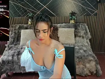 Stripchat Watch Live Sex Cams of Holly_22