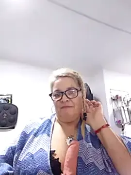 Stripchat Adult Video Chat of momismilf544