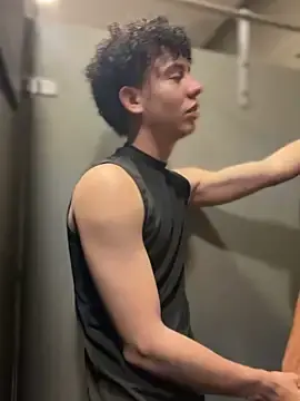 Stripchat Live Sex Cam of yoursexyjose
