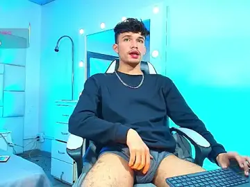 Stripchat Live Sex Cam of alexgod-