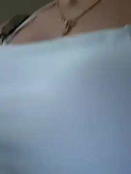 Stripchat Live Sex Cam of caressyourself