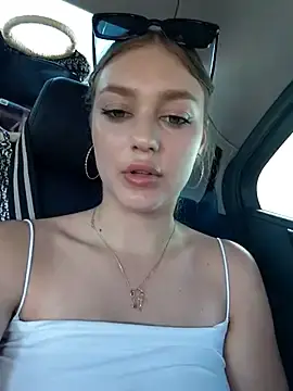 Stripchat Free Porn Cam of caressyourself