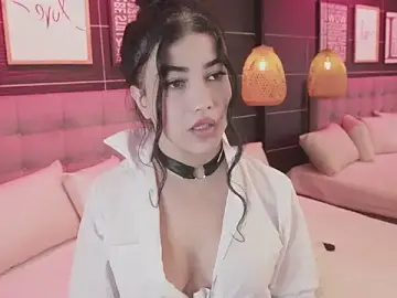 Stripchat Nude Webcam of BellaLatinaTS