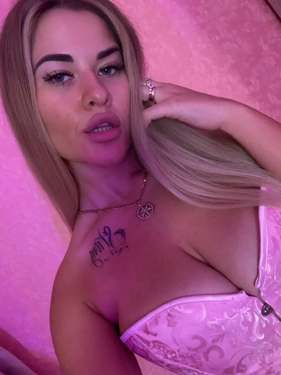 hotty_girls_here