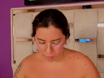 Stripchat Live Sex Cam of emilyy_cooperr