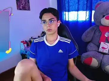 Stripchat Sex Cam of OwenBluee