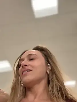 Stripchat Live Sex of lunagirl13