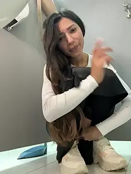 Stripchat Live Porn of -_MiaQueen_-
