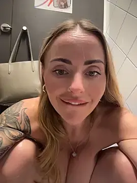 Stripchat Nude Webcam of EmaSalis