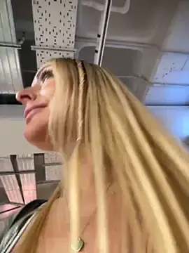 Stripchat Free Porn Cam of EmaSalis
