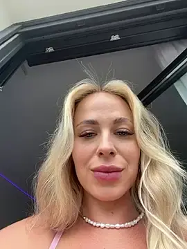 Stripchat Free Porn Cam of streetdoll