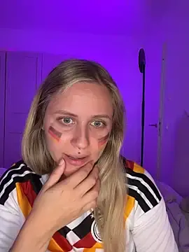 Stripchat Watch Live Sex Cams of lunawolf21