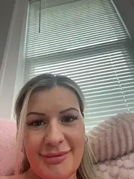 Stripchat Free Live Porn of LoveShae_