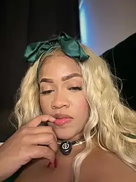 Stripchat Live Porn of riri_brunnete