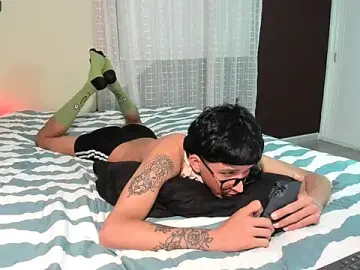 Stripchat Live Sex Cam of tom_Howard