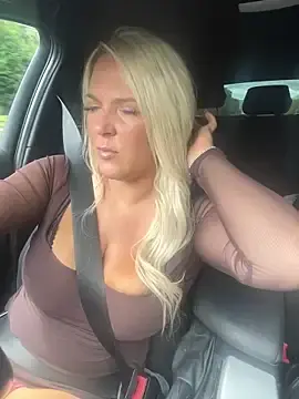 Stripchat Adult Webcam of Bustyblondebabe32