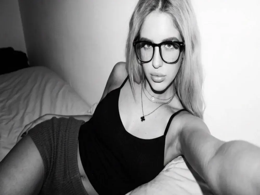 Holly-Glamour