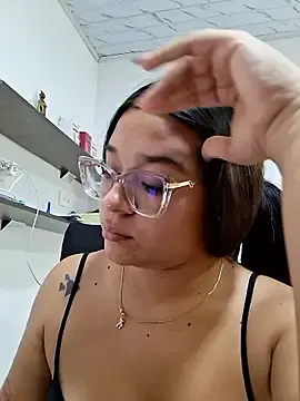 Stripchat Adult Webcam of -VICKKY
