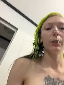 Stripchat Free Porn Cam of Twisted_Alice