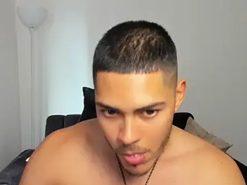 Stripchat Free Porn Cam of Iamdylan777
