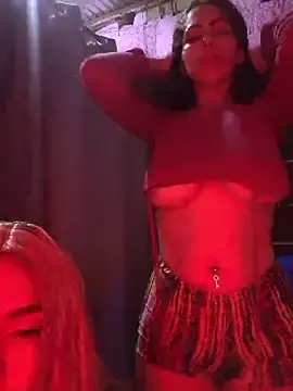 Stripchat Sex Chat of SexyFriends_