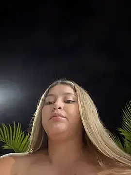 Stripchat Nude Webcam of lunablossom_