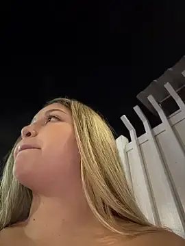 Stripchat Live Sex of lunablossom_