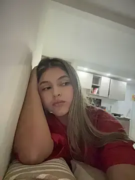 Stripchat Live Sex Cam of lunablossom_