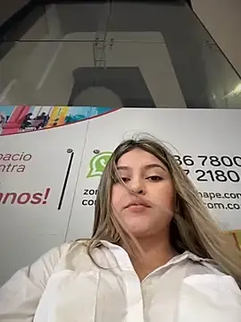 Stripchat Watch Live Sex Cams of lunablossom_