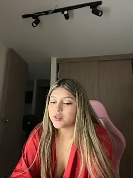 Stripchat Free Live Porn of lunablossom_