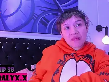 Stripchat Live Sex Cam of hey_noraly