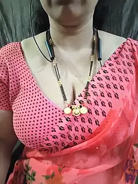 Stripchat Nude Webcam of bhuvana_555