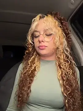 Stripchat Sex Cam of Joyce-fire