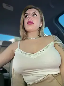 Stripchat Sex Cam of MilfNextDoor20