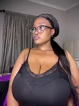 Stripchat Free Porn Cam of Bustygoddess32