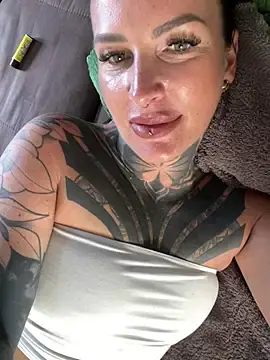 Stripchat Sex Cam of KathaleaNoir