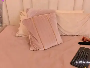 Stripchat Live Sex Cam of im_miaadoll