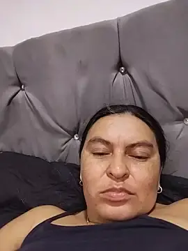 Stripchat Sex Cam of Horny-Mommy-Dirty