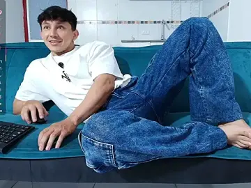 Stripchat Live Sex Cam of jacques_cardiet