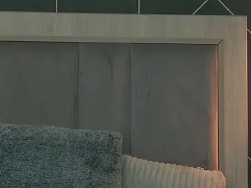 Stripchat Free Porn Cam of EmyLaveau