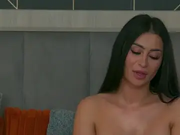 Stripchat Live Sex Cam of EmyLaveau