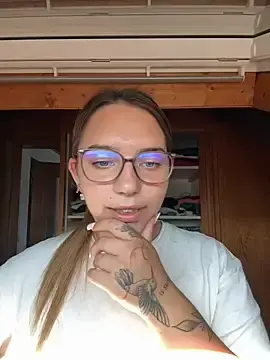 Stripchat Free Porn Cam of Naomi-Klein