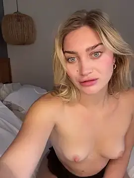 Stripchat Free Live Porn of auriangel