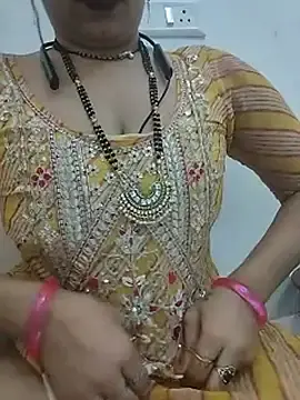 Stripchat Live Sex Cam of KAJALBHABHI_