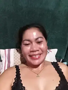 Stripchat Adult Webcam of SweetChubbyMommy_02